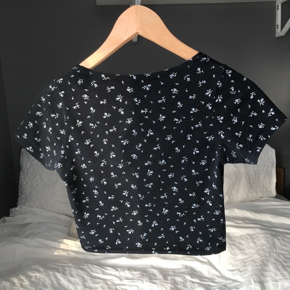 BRANDY MELVILLE TEE - Picture 2 of 5